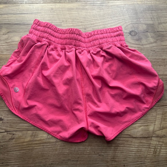 Lululemon Pink Low/Mid Rise Speed Shorts Size 2 Running Athletic - Picture 2 of 2